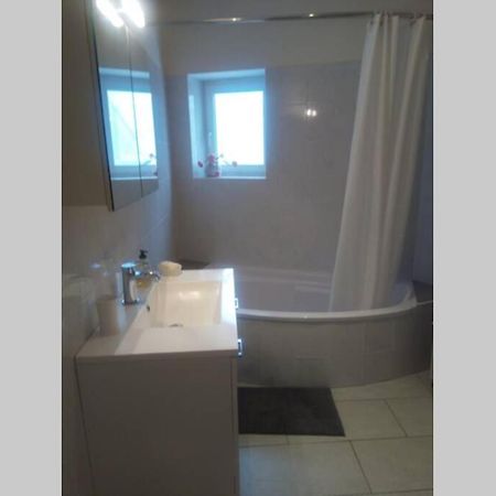 Appt 1 A 4 Pers Cocoon,1,500 Km Sortie Auto, 3 Km Ctre Macon, Pkg Cour Privee Apartment Bagian luar foto