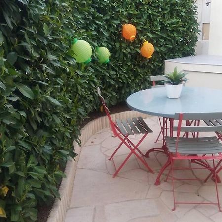 Appt 1 A 4 Pers Cocoon,1,500 Km Sortie Auto, 3 Km Ctre Macon, Pkg Cour Privee Apartment Bagian luar foto
